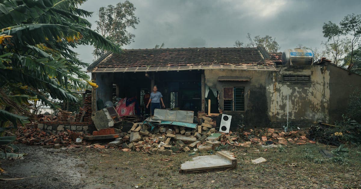 Cover Image for How Hurricane Deductibles Affect Your Storm Damage Claim