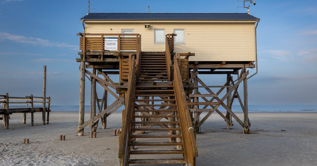 Cover Image for Flood Insurance Requirements for Florida Condos and Townhouses