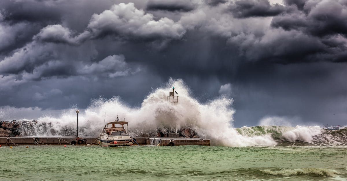 Cover Image for What Happens to Your Deductible When a Hurricane Gets Downgraded?